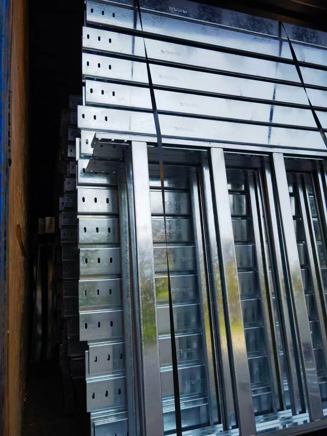 安裝阻燃鍍鋅線盒時(shí)有哪些注意事項(xiàng)？